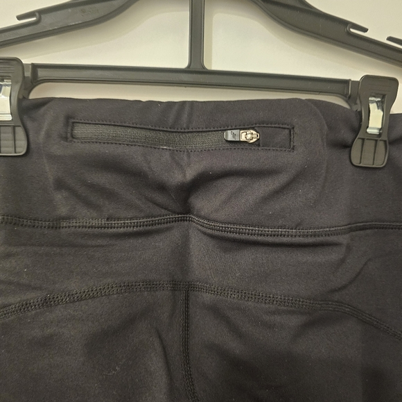 LADIES BLACK FITWEAR LEGGINGS. DESIGNED IN NEW ZEALAND. NWT. RETAILS FOR $69.99 - Picture 7 of 8